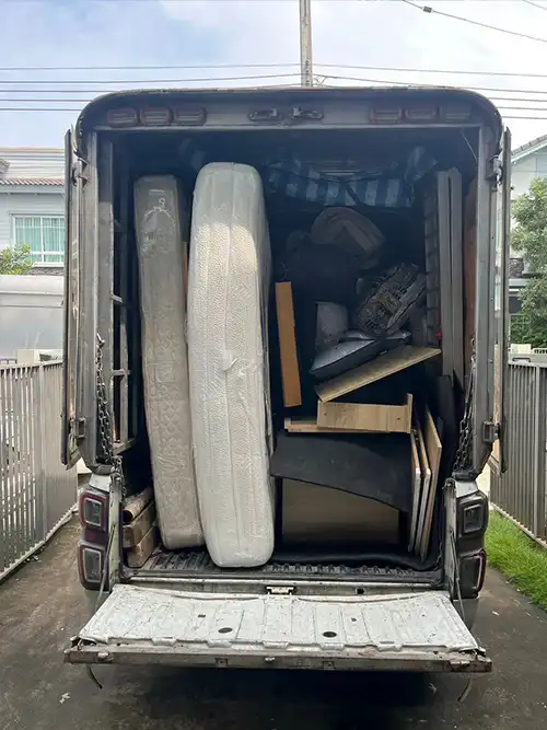 รถกระบะตู้ทึบรับจ้าง